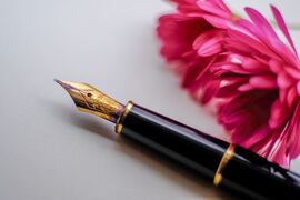 Fountan pen and flower.